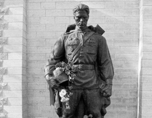 3996605_Bronzovii_Soldat__Estoniya (300x233, 67Kb)