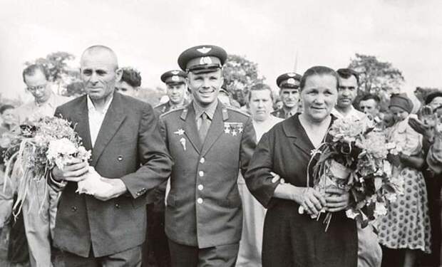 55 лет назад русский человек открыл космос