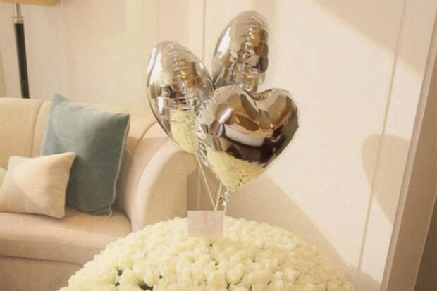 Бывшая жена экс-футболиста Кержакова сообщила, что улетела с их сыном из России