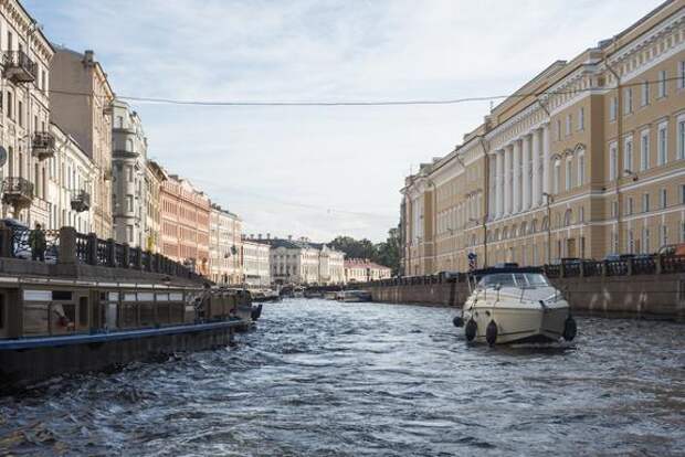 Петербург переходит на экологичный водный транспорт