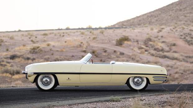 Концептуальный родстер реактивной эры Dodge Firearrow II