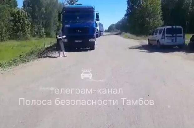 В регионе задержали два грузовика мичуринца, задолжавшего почти 21 млн рублей