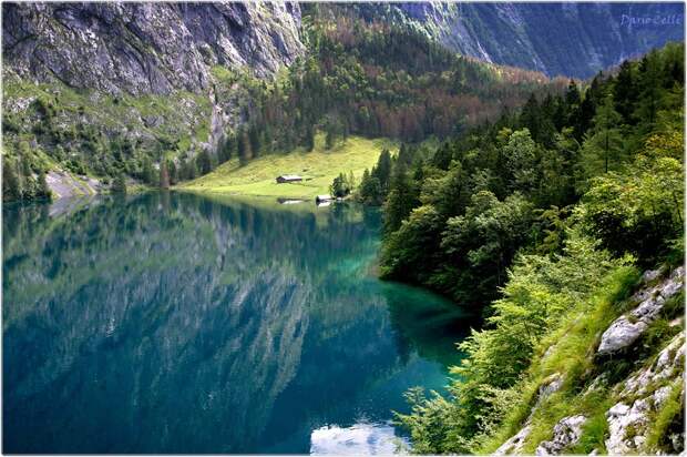 Озеро Оберзее в Национальном парке Берхтесгаден. Германия. Фото