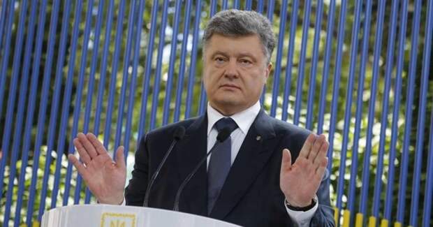 Непотопляемый Порошенко: почему очередная серия компромата на экс-президента Украины – это выстрел в холостую