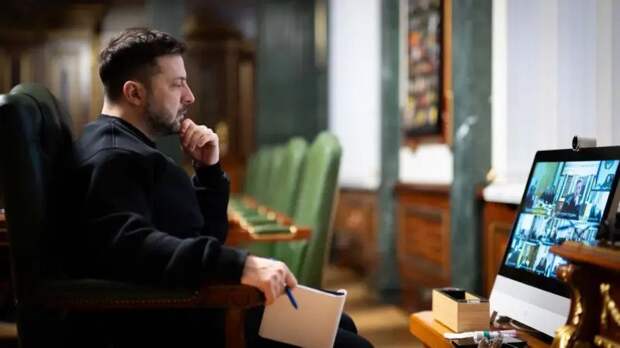 Junge Welt: Зеленский в отчаянии пытается избавиться от статуса «просроченного