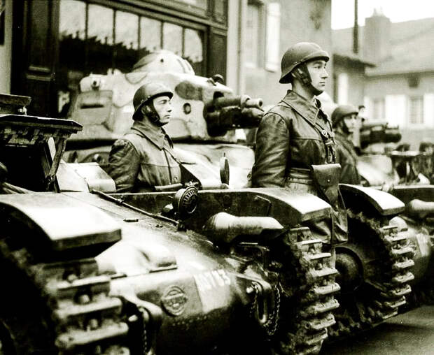 Французская армия была предана в 1940 году своими правящими кругами и бездарным военным руководством