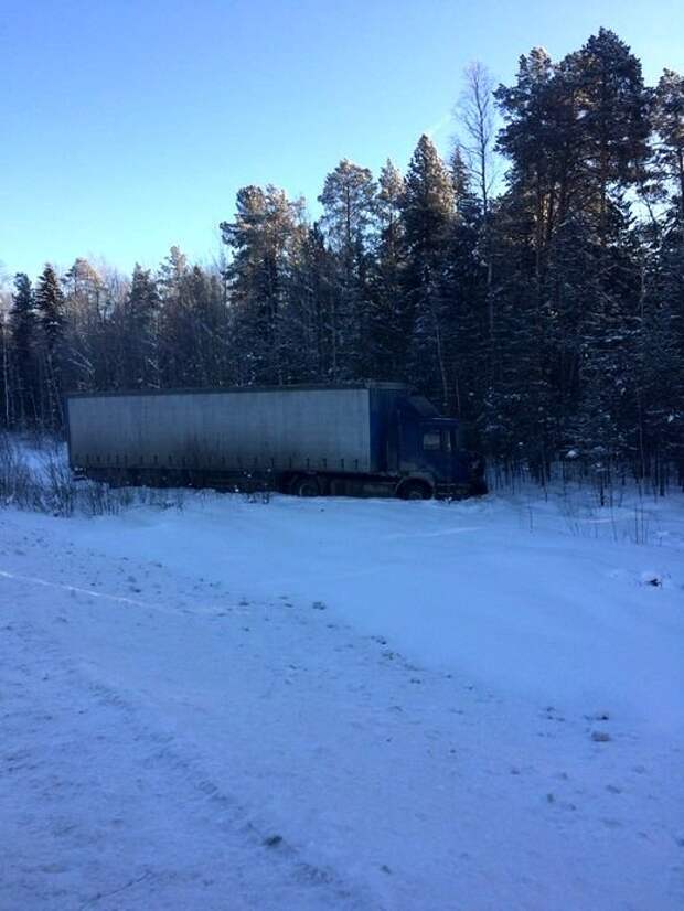 В Тюменской области спасли дальнобойщика с отмороженными руками авто, водитель, дальнобойщик, дпс, зима, мороз, обморожение, спасение