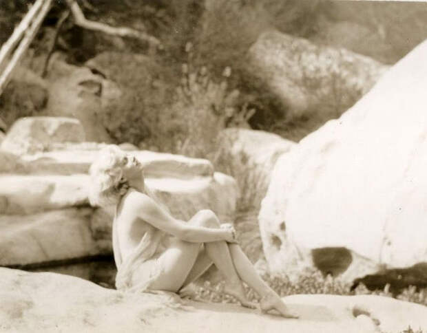 Jean Harlow Taken by Edwin Bower Hesser, 1929 (9).jpg
