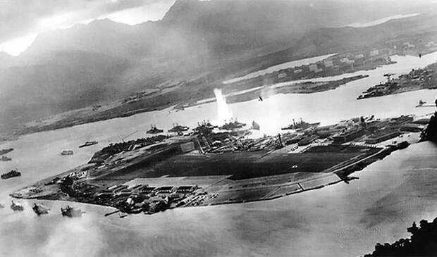Сбил японский самолет во время бомбардировки Перл-Харбора.