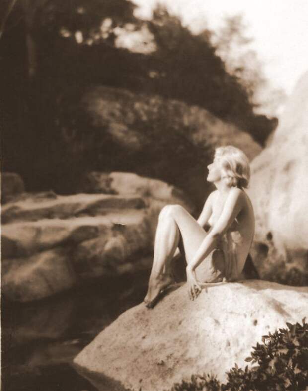 Jean Harlow Taken by Edwin Bower Hesser, 1929 (2).jpg