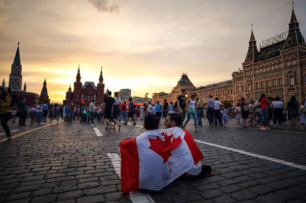 Канада ввела санкции против авиакомпании "Победа" и издания "Российская газета"