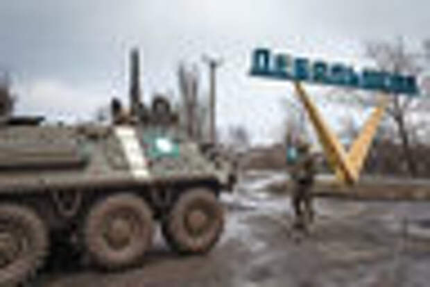 Cолдаты Украинской армии во время боя вокруг Дебальцево с ополченцами