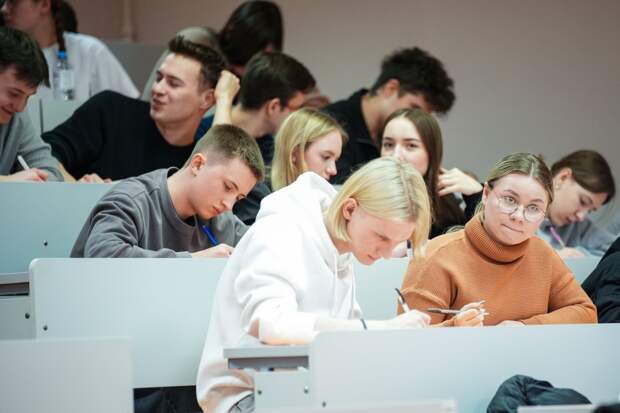 Фальков: при распределении платных мест в вузах учтут средний балл ЕГЭ