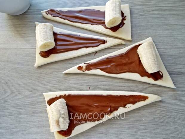 Выложить начинку на тесто