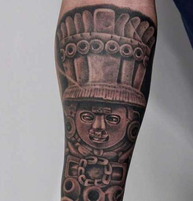 Татуировка в стиле ацтеков