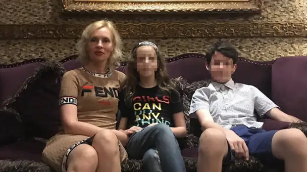 «Разбирательства тянутся уже год»: китайские таможенники обвиняют россиянку в контрабанде змеиной кожи