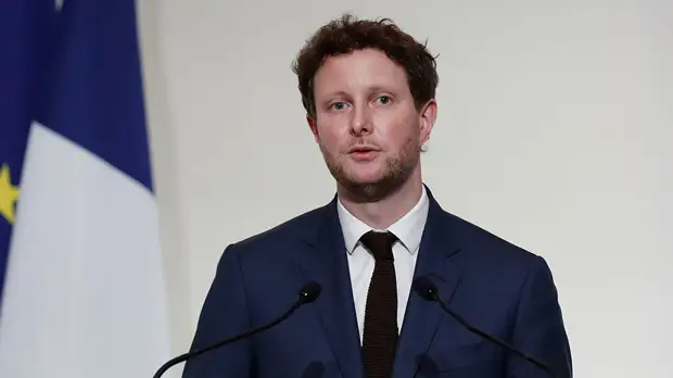 «Борьба за деньги и влияние»: почему во Франции призвали ЕС не признавать российскую и китайскую вакцины против COVID-19