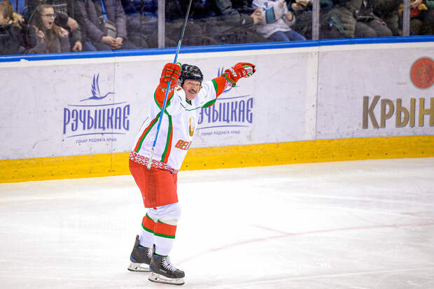 71-летний Лукашенко забросил шайбу в Республиканской лиге