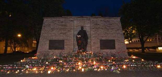 3996605_Bronzovii_Soldat__Estoniya_2 (510x242, 21Kb)