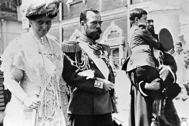 Неужели Николай II и семейство Романовых жили скромно, проводя дни свои в добродетели, труде и молитве?