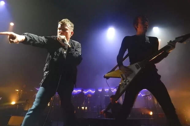 В треке Gorillaz из альбома The Mountain прозвучала фраза на русском