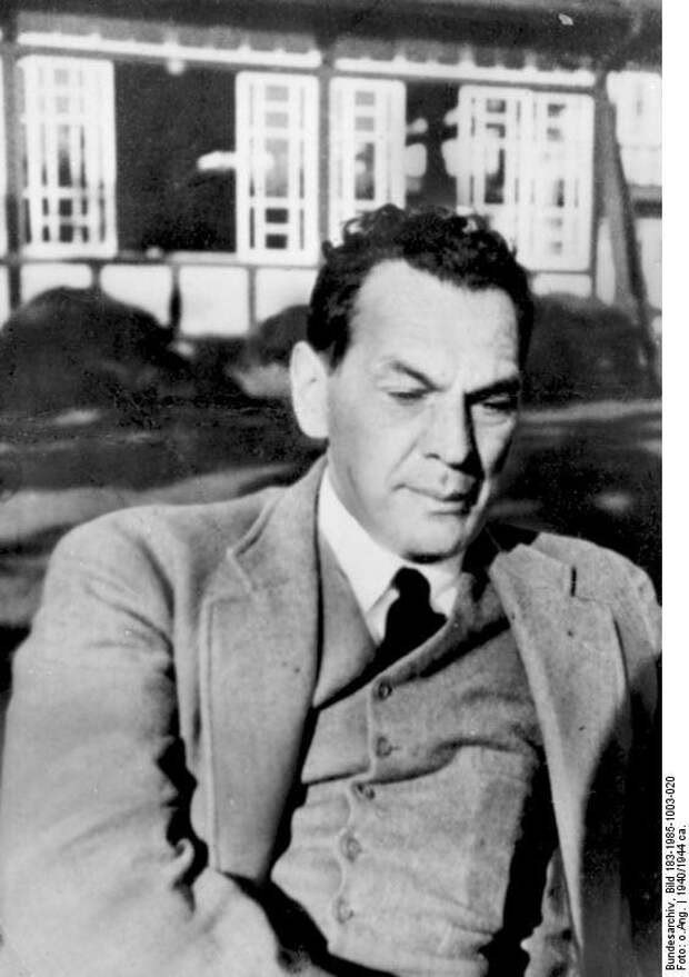 70 лет назад в тюрьме «Сугамо» был казнён советский разведчик Рихард Зорге 70 лет назад в тюрьме «Сугамо» был казнён советский разведчик Рихард Зорге