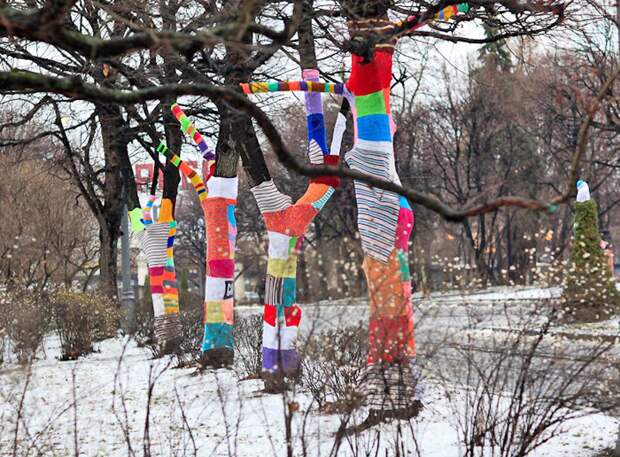 Фото с сайта: https://www.culture.ru/events/2608615/akciya-teplyi-skver