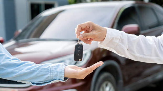 Средние цены на подержанные автомобили упали в России до уровня 2023 года