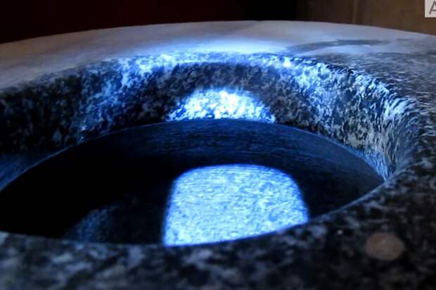 О подлинности необычной вазы со следами механической обработки, обнаруженной в Египетском музее