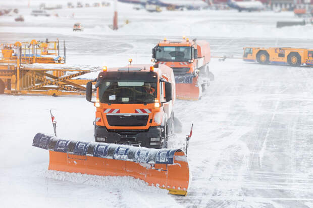 Две тысячи человек из-за сильного снегопада ночевали в аэропорту Саппоро