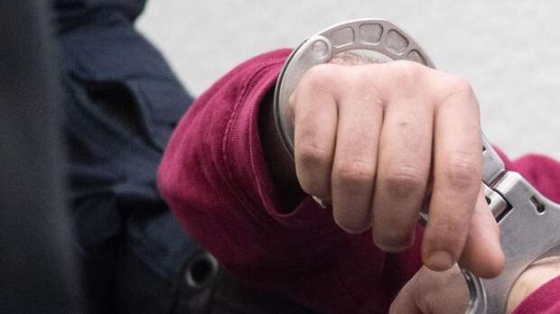 В Колпино задержали мигранта, которого искали на родине за похищение людей