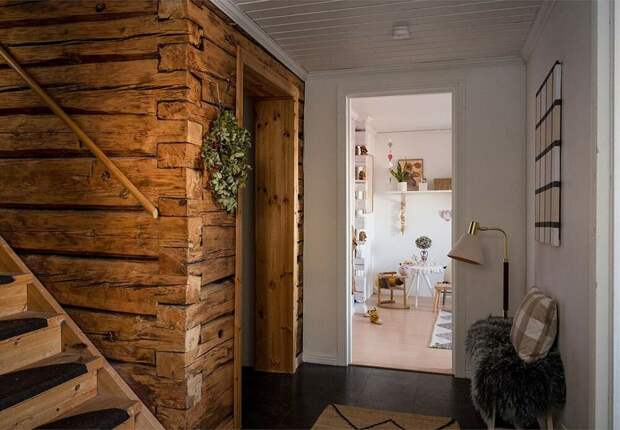 Очаровательный дом 101 м²: настоящая печка, уютная мансарда, интерьер в стиле рустик