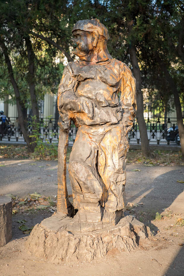 derevyanniestatui 18 Деревянные скульптуры в Симферополе