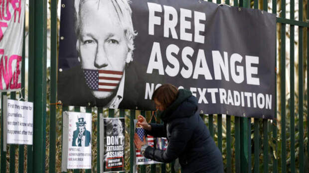 США по-прежнему настаивают на экстрадиции Джулиана Ассанжа