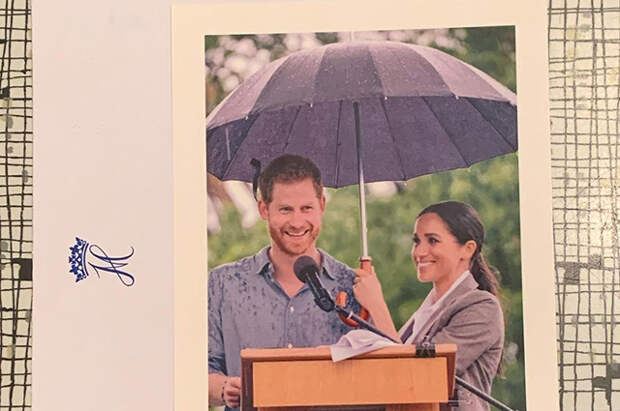 В сети появилась еще одна рождественская открытка Меган Маркл и принца Гарри