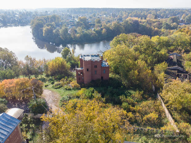 Богатей возвёл дом-крепость у воды. Карма наказала моментально, дом (1400 кв.м) пришлось бросить 😳🤦‍♂️🏚