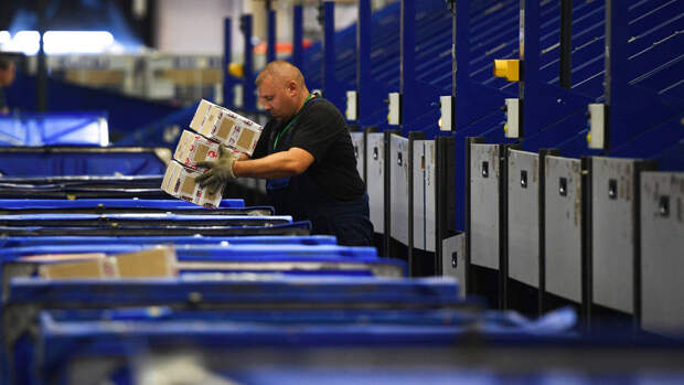 Логист Глушенко: заказывать из-за границы обычные технику и одежду невыгодно