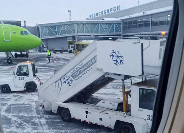 Рекордного 9,5-миллионного пассажира встретил аэропорт Толмачево