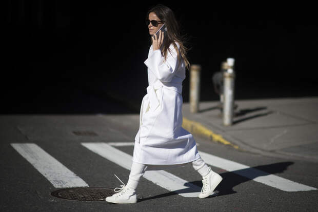 8 способов носить белые кроссовки