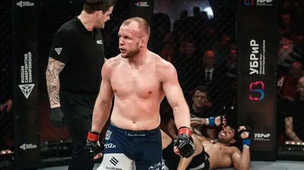Шлеменко заявил о готовности провести бой с временным чемпионом UFC