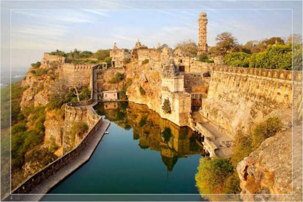 Живописный форт Читторгарх, Индия.