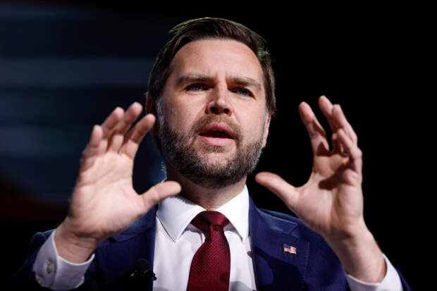 Вэнс посоветовал Папе Римскому следить за выражениями