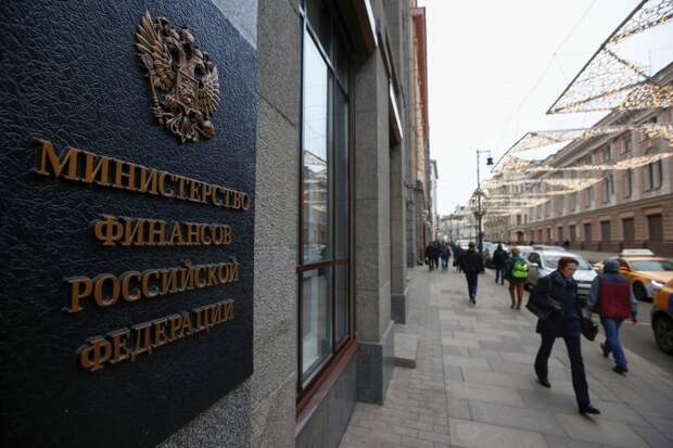 ОПРОС-Минфин РФ в октябре может увеличить покупку валюты по бюджетному правилу на 7%