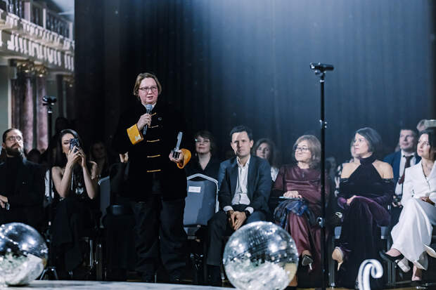 Елизавета Лихачёва, директор ГМИИ им. А. С. Пушкина, получает премию в номинации «Создавая ценности» за оцифровку коллекций Пушкинского музея вместе с компанией «Сбер»