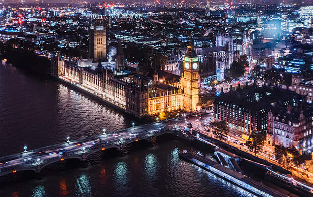 Лондон под цветущей магнолией