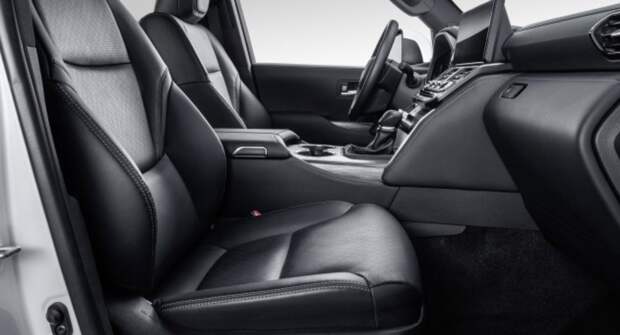 Toyota официально представила новинку Land Cruiser 300 в России