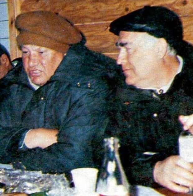 Борис Ельцин и Виктор Черномырдин. Середина 90-х Борис Ельцин и Виктор Черномырдин. Середина 90-х