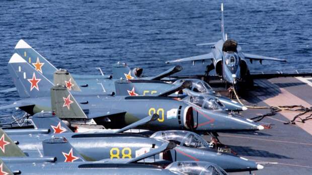 «Я — «Як»-истребитель, мотор мой звенит»: Сталин в сердцах обозвал Яковлева «гитлеровцем», но вскоре мнение о нем изменил