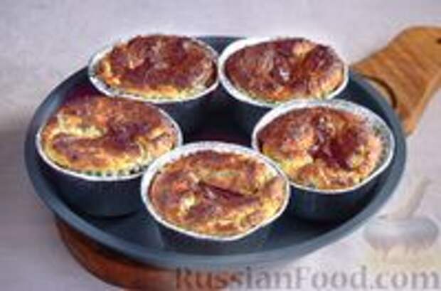 Фото к рецепту: Сырники с маком и шоколадом (в духовке)