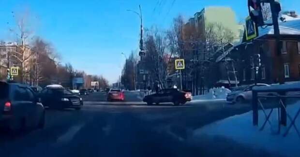 Водитель довел девушку до слёз, устроив ДТП